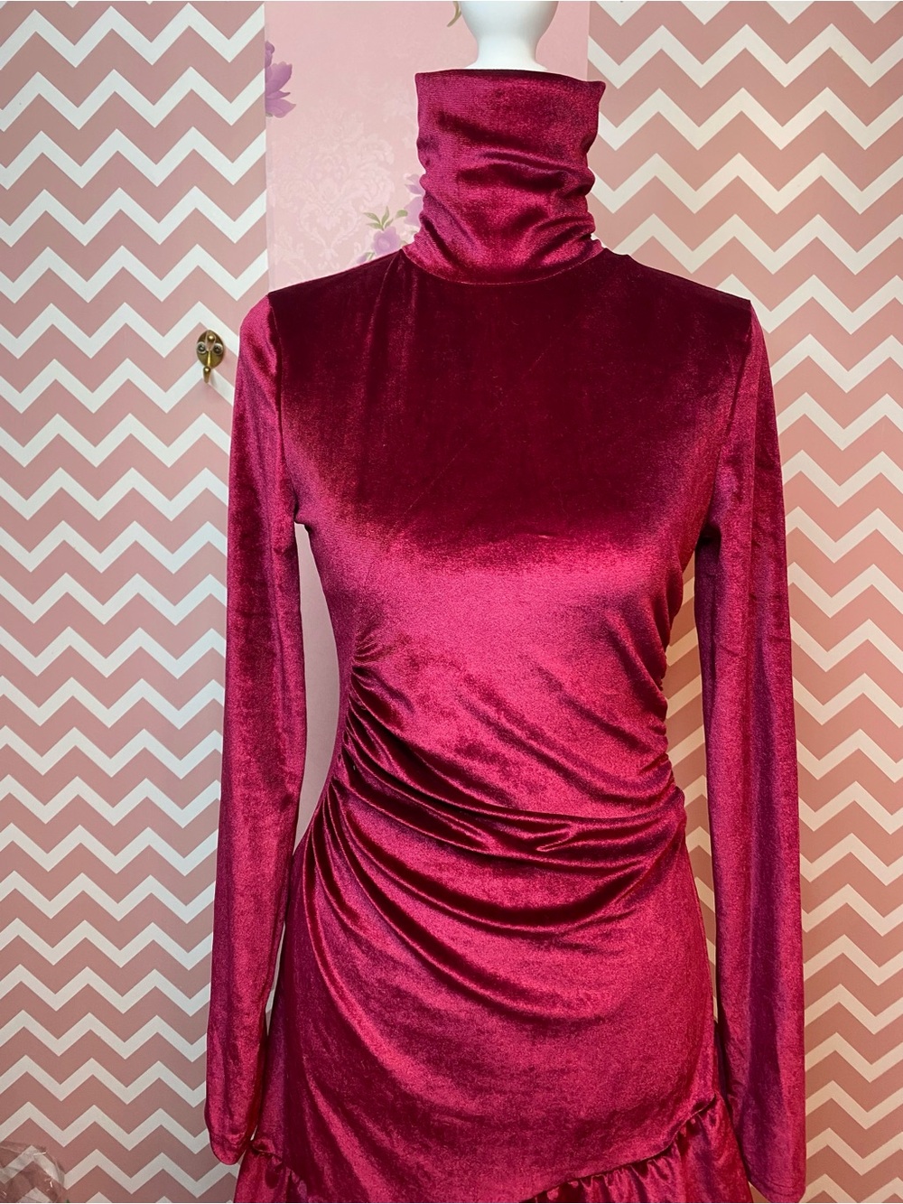🎀🌷 Red Velvet Ruched Ruffle Mini Dress 🌷🎀 NWT - Picture 4 of 10